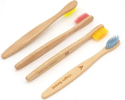 Image de Pack de 4 brosses à dents en bambou pour enfants - Brosse à dents en bois respectueuse de l'environnement