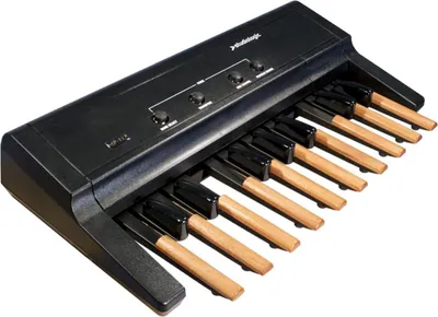 Image de Studiologic MP117 Contrôleur au pied pour instrument à clavier