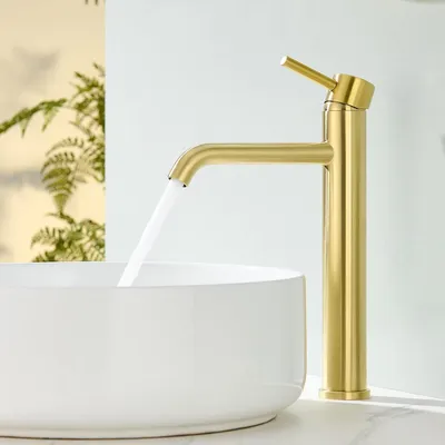 Immagine prodotto di Rubinetteria da bagno di alta qualità, con design elegante e finitura dorata