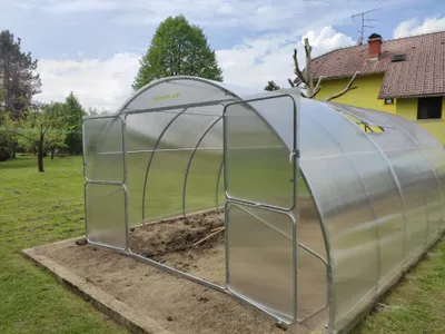 Produktbild von Garten Dream Polycarbonat Gewächshaus "Palace" 4x6m aus Stahl, mit 4mm Polycarbonat. Mit Großen Doppeltüren auf jeder Seite