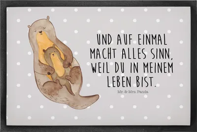 Produktbild von Mr. & Mrs. Panda fußmatte Otter Kind 50 x 75 cm - Grau Pastell - Geschenk, Mama, Geburt, Schmutzfangmatte, Mutter, Gummimatte, bodenmatte, Schmutzmatte, Seeotter, Familie