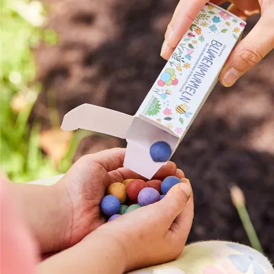 Produktbild von Blumenmurmeln das Original von den Stadtgärtnern I 30 handgemachte & kunterbunte Samenbomben mit über 20 Blumenarten I Mitgebsel Kindergeburtstag
