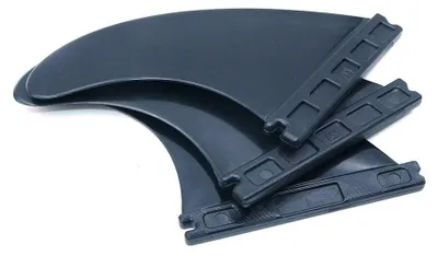 Zdjęcie produktu dla Zestaw 3 płetw do surfowania Vinnen - model G5 Thruster - płetwy z tworzywa sztucznego - lekkie - czarne - elastyczne i wytrzymałe - płetwy do surfowania