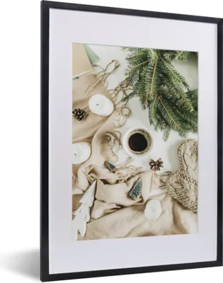 Produktbild von MuchoWow® Gerahmtes Poster Winter - Kaffee - Tannenbaum 30x40 cm - Poster mit Schwarzem Bilderrahmen Wandposter Rahmen Foto Bilder - Wandposter Schlafzimmer