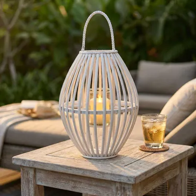 Immagine prodotto di Milani Home - Lanterna Grigia In Vimini E Vetro Per Interno E Esterno, Portico, Porta Candela, Porta Fiori, Giardino Decorazioni - Bianco