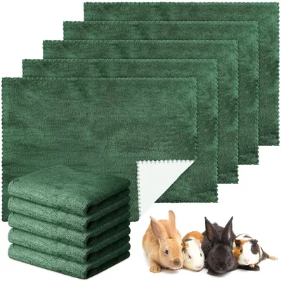 Productafbeelding van 10 kleine dierenpippi-matten donkergroen 45,7 x 61 cm