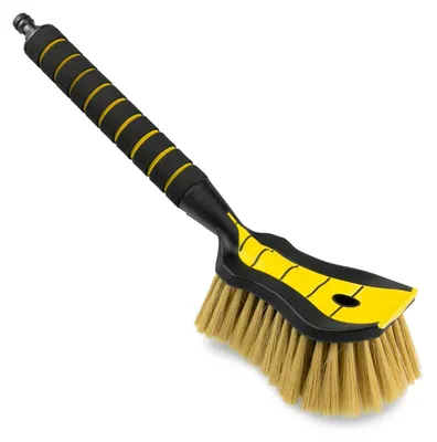 Imagen del producto de Cepillo para lavar automóviles con cerdas suaves. Longitud: 44 cm. Color: amarillo. Mango ergonómico. Conexión para agua