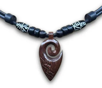 Produktbild von HANA LIMA | Freundschaftskette Maori Koru Tribal Halskette Leder Kette Herren Damen