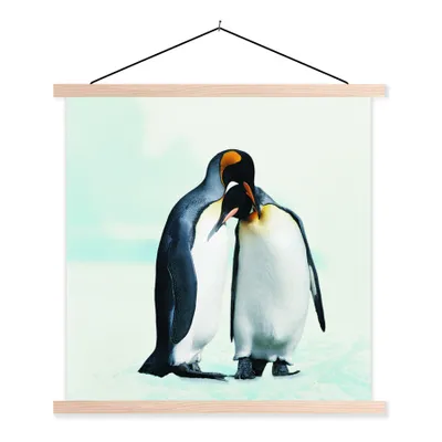 Produktbild von MuchoWow® Textilposter Pinguine - Schnee - Familie 60x60 cm mit holzfarbenen Rahmen - Wanddekoration