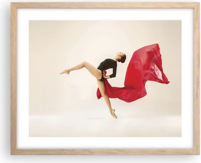 Produktbild von Gerahmtes Poster - Rahmen in heller Eiche - Ballerina Tanz Rot - 50x40 cm - Wand Bild - Wanddeko - Wandbilder - Kunstposter - Wandposter - Bilderrahmen - Bilder - Kunstdruck - P2NAA50x40-4437