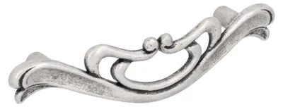 Imagen del producto de Manija para muebles de zamak. Distancia entre agujeros: 96 mm. Acabado: plata envejecida brillante