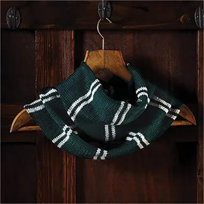Produktbild von ThumbsUp! Harry Potter Strick-Set Rundschal Slytherin  grün