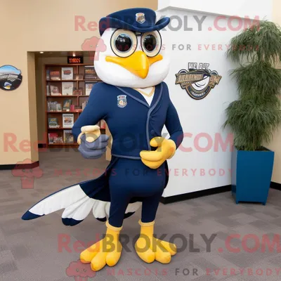 Immagine prodotto di Personaggio della mascotte REDBROKOLY di Navy Hawk vestito con Jeggings e occhiali da lettura