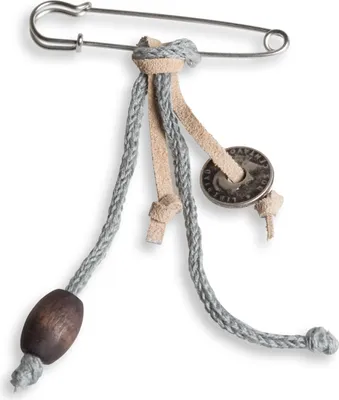 Produktbild von Knit Factory Brosche - Grau