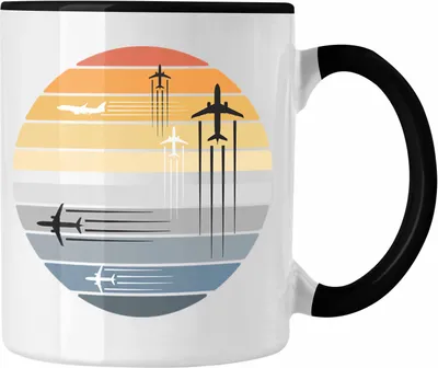 Produktbild von Trendation - Pilot Geschenk Tasse Flugzeug Fliegen Geschenkidee Piloten Kaffeetasse Grafik (Schwarz)