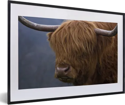 Produktbild von MuchoWow® Gerahmtes Poster Schottischer Highlander-Stier - Kuhkopf - Nahaufnahme 60x40 cm - Poster mit Schwarzem Bilderrahmen Wandposter Rahmen Foto Bilder - Schlafzimmer - Plakat in Rahmen - Drucken