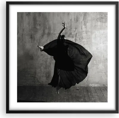 Produktbild von Gerahmtes Poster - Schwarzer Rahmen - Tanz Schwarz Kleid - 50x50 cm - Wand Bild - Wanddeko - Wandbilder - Kunstposter - Wandposter - Bilderrahmen - Bilder - Kunstdruck - P2BAC50x50-4536