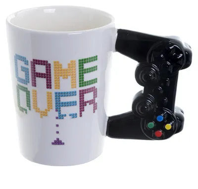 Produktbild von PUCKATOR - Kubek Game Over z uchwytem w kształcie kontrolera do gier