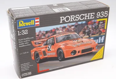 Produktbild von Revell 07238 Porsche 935 Rennwagen Modell Bausatz 1:32 in