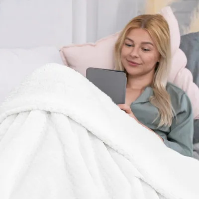 Produktbild von Wohndecke Kuscheldecke zarte Steppung Lammfelloptik 220 x 240 cm - Weiß