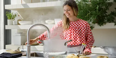 Immagine prodotto di "QUOOKER Flex COMBI+ B bocca estraibile cromo & rubinetto 100°C (22+XCHR)" (2 pezzi) miscelatore per lavello con funzione di acqua bollente a 100°C *Inclusa termo tazza