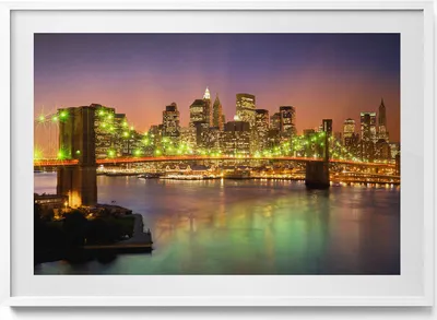 Produktbild von Brooklyn Bridge bei Nacht– Wandbild mit Rahmen – Gerahmtes Bild  – Wanddekoration – 100x70 cm –  Weiß Rahmen