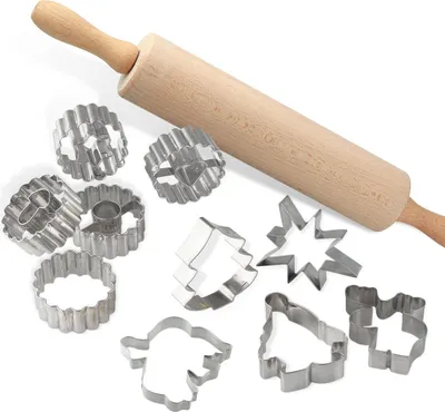 Produktbild von Dr. Oetker Ausstecherset "Leckere Weihnachtsplätzchen und Kekse für die kalte Jahreszeit", Teigroller aus Holz mit Ausstechformen aus Edelstahl und Linzer Ausstecher für vielfältige Backideen, Menge: 1 x 3er Set