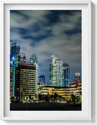 Produktbild von Großstadt bei Nacht– Wandbild mit Rahmen – Gerahmtes Bild  – Wanddekoration – 60x80 cm –  Weiß Rahmen