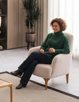 Obrázek produktu pro Křeslo, moderní styl, béžová barva, dřevěná konstrukce, elegantní design, měkké polstrování