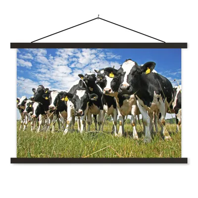 Produktbild von MuchoWow® Textilposter Kühe - Gras - Wiese - Tiere 90x60 cm mit schwarzem Rahmen - Aufhängungssatz
