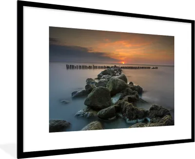 Produktbild von MuchoWow® MuchoWow® Gerahmtes Poster Meer - Sonne - Steine 90x60 cm - Poster mit zchwarzem Bilderrahmen - Wanddekoration - Fotos