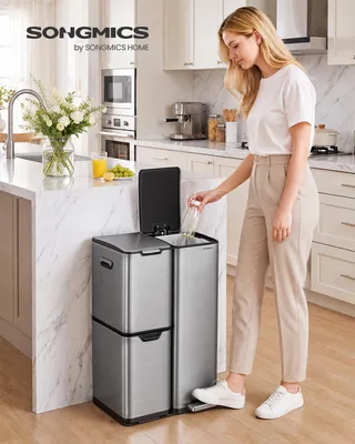 Obrázek produktu pro SONGMICS Systém třídění odpadu do kuchyně, objem 60 litrů, pedálový koš se 3 oddíly, rozměry 46,7 x 39 x 71,9 cm, stříbrná barva