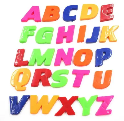 Produktbild von Magnetische Wandaufkleber zur Dekoration – Packung mit 26 magnetischen Buchstaben des Alphabets