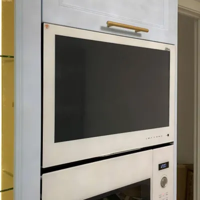 Produktbild von Einbau Smart Fernseher für die Küche AVS240WS (weißer Rahmen)