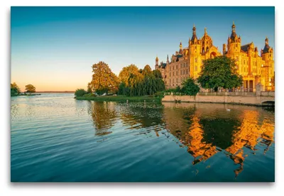 Produktbild von Premium Textil-Leinwand 120x80cm quer Schloss in Schwerin | Wandbild, HD-Bild auf Keilrahmen, Fertigbild auf hochwertigem Vlies, Leinwanddruck von Martin Wasilewski