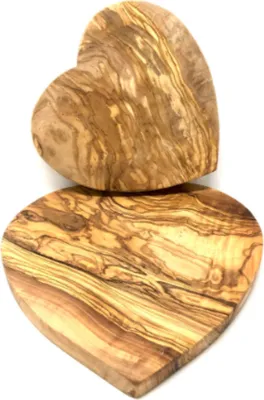Produktbild von Frühstücksbrett Herzform MINI aus Olivenholz – klein ca. 19 cm breit