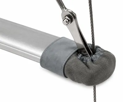 Zdjęcie produktu dla Osłona salingu in natural leather 105-122 mm Osculati 57.493.03, Obraz wygenerowany przez AI