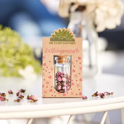 Image de Une personne chère à votre cœur avec des fleurs cueillies à la main - Une idée