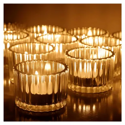 Produktbild von 12 Stück Teelichthalter aus Glas für die Heimdekoration, gerippte Teelichtgläser im Vintage-Stil für die Weihnachtsdekoration, klare kleine Teelichter aus Glas für Hochzeiten und Geburtstagsfeiern (5 cm × 3,5 cm)