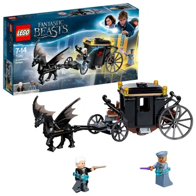A LEGO set box and the assembled product with minifigures.