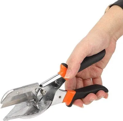 Imagen del producto de Tijeras universales para cortar maderas blandas, con mango ergonómico y ángulos de corte ajustables para un trabajo preciso