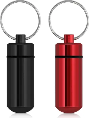 Produktbild von kwmobile 2x Metall Pillendose - 4,8 x 1,7 x 1,7 cm - Tablettendose Box mit Ring - Pillenbox Kapsel - Dose für Medikamente in Schwarz Rot