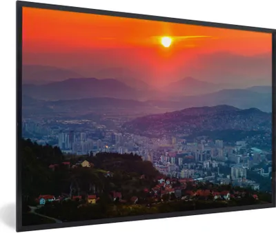 Produktbild von MuchoWow® Gerahmtes Poster Oranger Sonnenuntergang über Sarajevo Bosnien und Herzegowina 90x60 cm - Poster mit Schwarzem Bilderrahmen Wandposter Rahmen Foto Bilder - Fotorahmen - Foto-Plakat