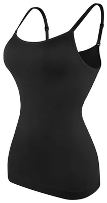 Schwarzes Camisole mit verstellbaren Spaghettiträgern, an einer Schaufensterpuppe aus leichtem Winkel gezeigt