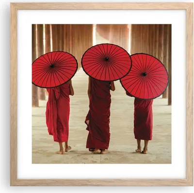 Produktbild von Gerahmtes Poster - Rahmen in heller Eiche - Bhutan Regenschirm Rot - 40x40 cm - Wand Bild - Wanddeko - Wandbilder - Wandposter - Bilderrahmen - Bilder - Kunstdruck - Wandbild - P2NAC40x40-4290