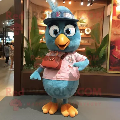 Produktbild von Pfirsich-Pfau REDBROKOLY Maskottchen kostüm gekleidet in ein Jeanshemd und Clutch-Taschen