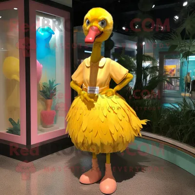 Produktbild von Gelber REDBROKOLY Flamingo Maskottchen Kostüm charakter bekleidet mit einem A-Linien-Kleid und Gürteln