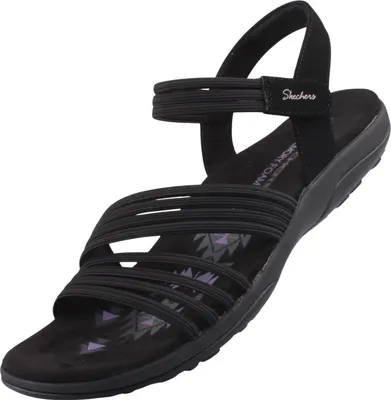 Auf dem Bild ist eine schwarze Sandale abgebildet die von der Seite betrachtet wird. Die Sandale hat ein schlichtes Design und zeigt ein Riemchen über dem Fuß.