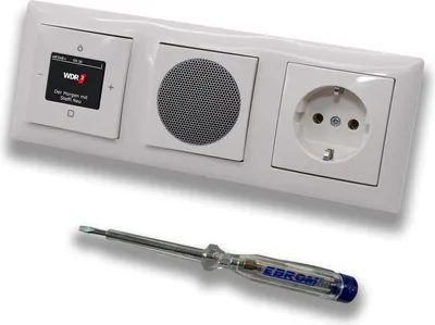 Produktbild von Busch Jäger DAB+ (DAB PLUS) UnterputzRadio 8215U-101 Balance SI alpinweiß, Set mit Lautsprecher, Abdeckungen, Steckdose mit Kinderschutz, Rahmen + EBROM Phasenprüfer z. Montage der Geräte 8215U