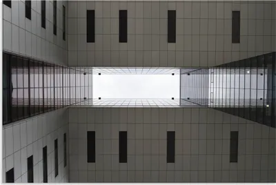 Produktbild von ARTland Wandbild Alu für Innen & Outdoor Lichthof eines Bürohauses in Köln Größe: 90x60 cm